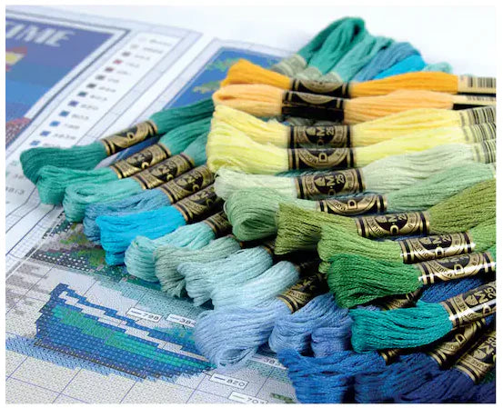 DMC Mouliné Collector's Tin, Includes 35 Colours Of Cotton Embroidery Floss/Thread (Cross-Stitch Design Included)