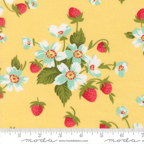 Moda Bloomsberry Strawberries - Buttermilk